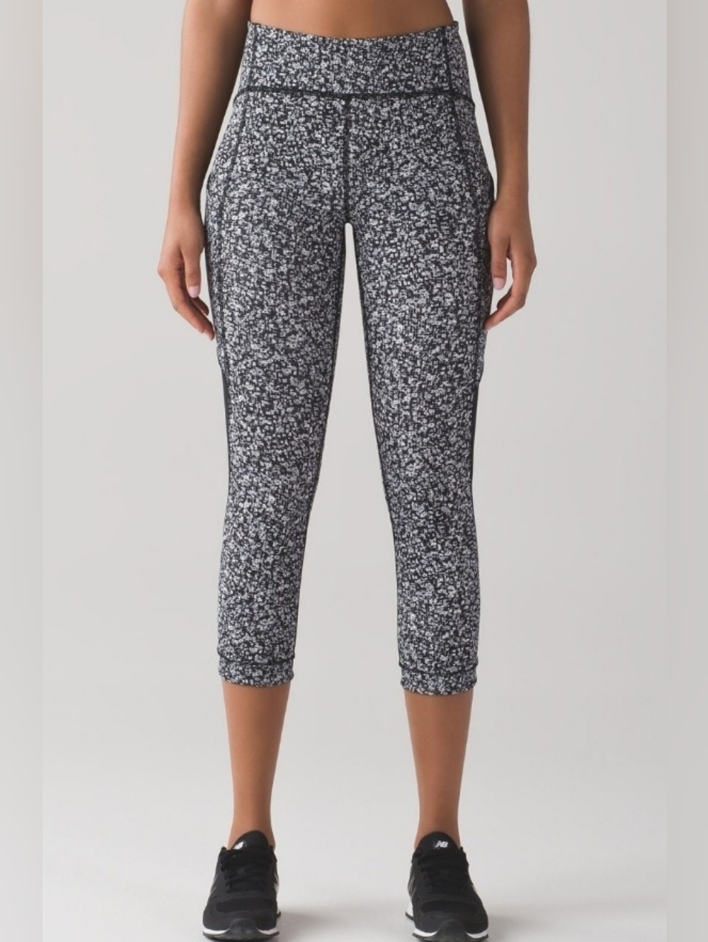 Lululemon Sole Training Crop Leggings 8 Daisy Dust Black White Mesh Luxtreme